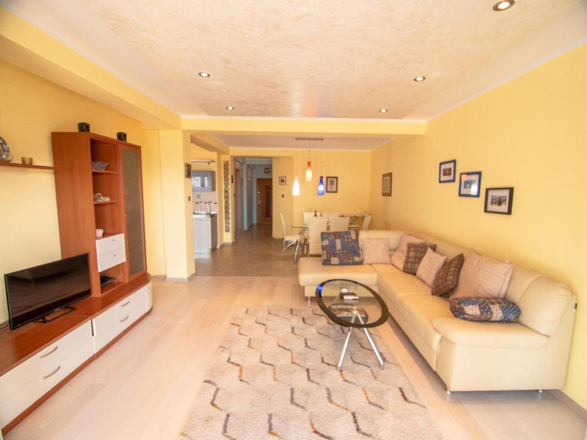 Mum'S Apartment Petrovac Екстериор снимка